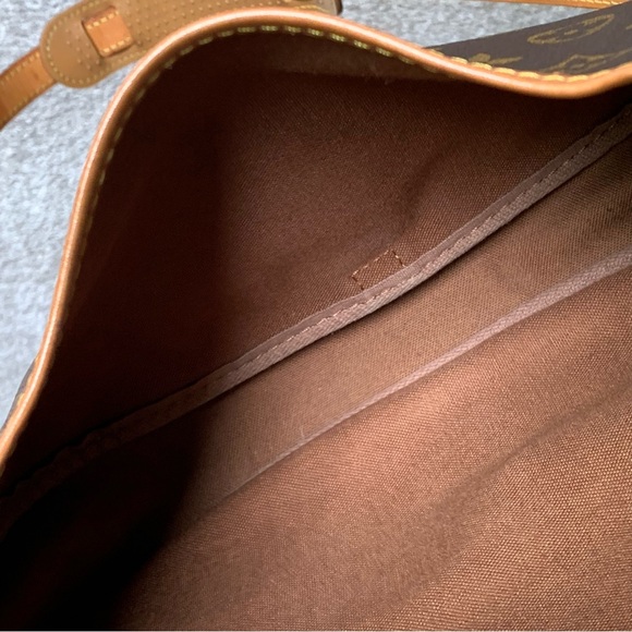 Vintage authentic Louis Vuitton Saumur 30 crossbody - Picture 9 of 16